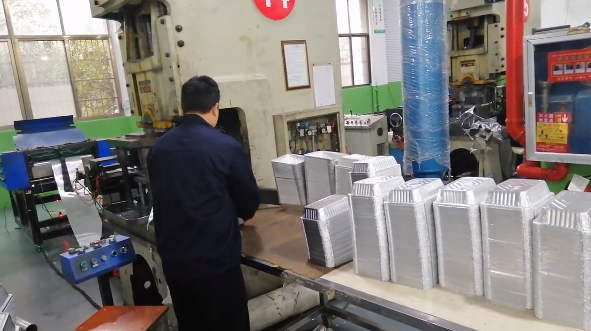Aluminum foil containers production process